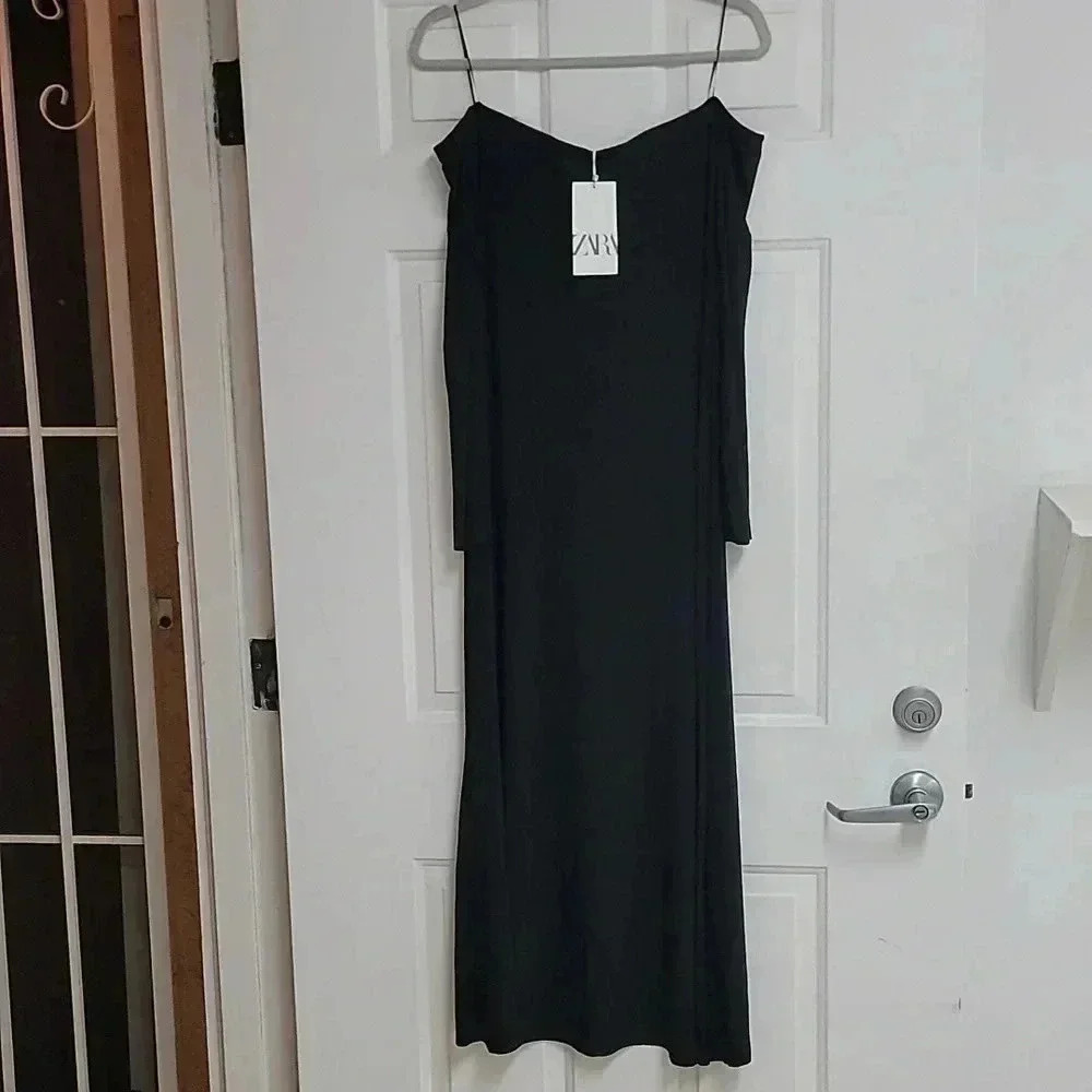 Zara OFF-THE-SHOULDER LONG SLEEVE MIDI DRESS. Black. Size S. New with Tags.
